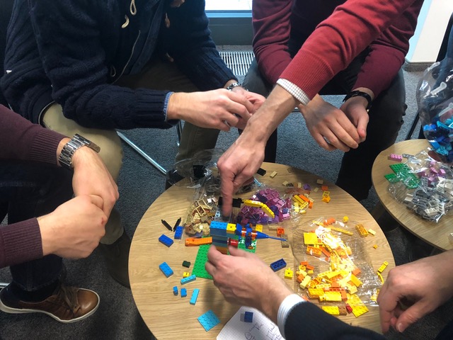 LEGO Bauen im Team mit Zeitgeist
